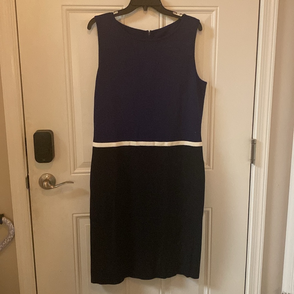 Neiman Marcus St.John Collection NWT Dress, 69% Wool, 31% Rayon, zipper in back
